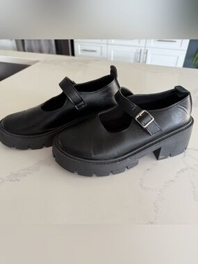 UNBRANDED MARY JANES 🤍